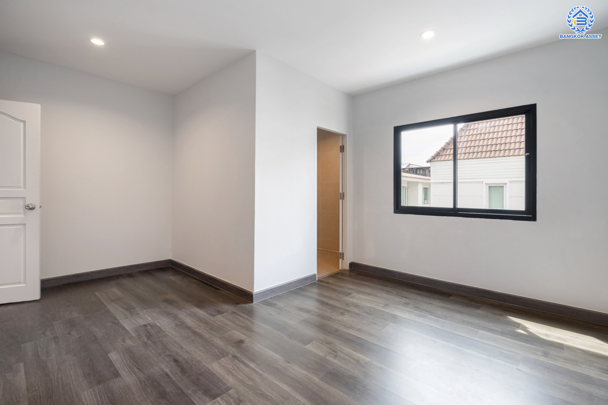 บ้านมือสองตกแต่งใหม่ ม.เน็พปาร์ควิลล่า เกษตร-นวมินทร์ ทาวน์โฮม 3 ชั้นหลังใหญ่ เนื้อที่ 30 ตร.ว. ฟังก์ชัน 3 ห้องนอน 4 ห้องน้ำ (ห้องนอนทุกห้องมีห้องน้ำในตัว) 1 ที่จอดรถ Living Roomก กว้างขวาง บนทำเลใจกลางเมือง! เชื่อมต่อทั้ง ถ.ประเสริฐมนูญกิจ, ถ.ลาดพร้าว, ถ.รามอินทรา ใกล้ The Walk เกษตรนวมินทร์, ทางด่วนรามอินทรา และรถไฟฟ้าสายสีน้ำตาล "สถานีโรงเรียนสตรีวิทยา2"...